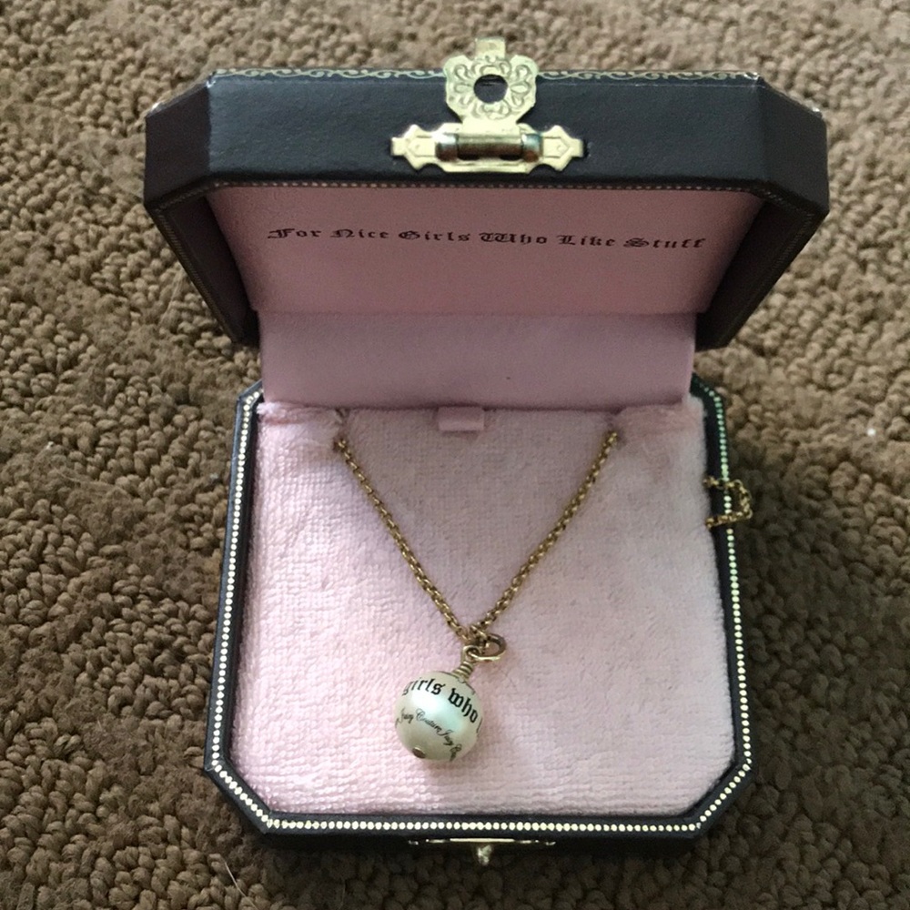 Pearl necklace